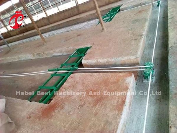 Frío automático de la jaula de las aves de corral de la batería galvanizado para poner pollos en iris del mercado de África