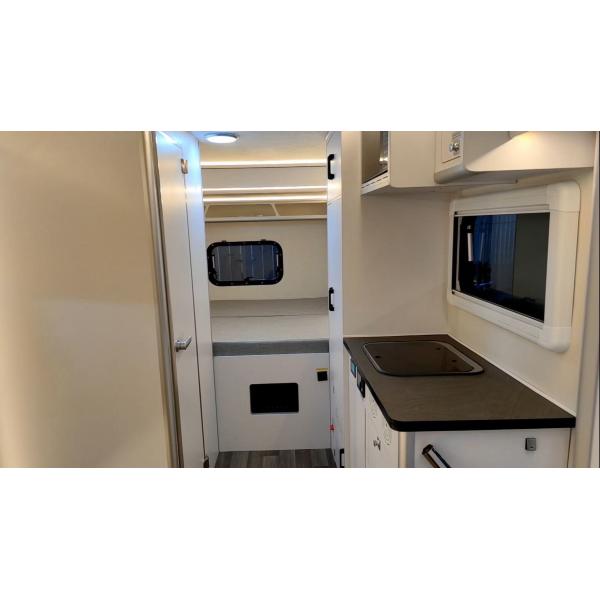 Дом RV Каравана Van Decorated Раковины 220V коробки стеклоткани на открытом воздухе