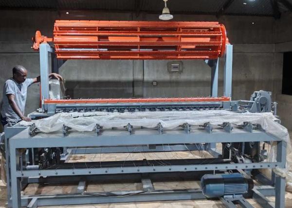 Cattle Fence Equipment Wire Mesh Making Machine Steel Wire Drawing Normal Type Hinge Joint Field Deer Fence Making Machine