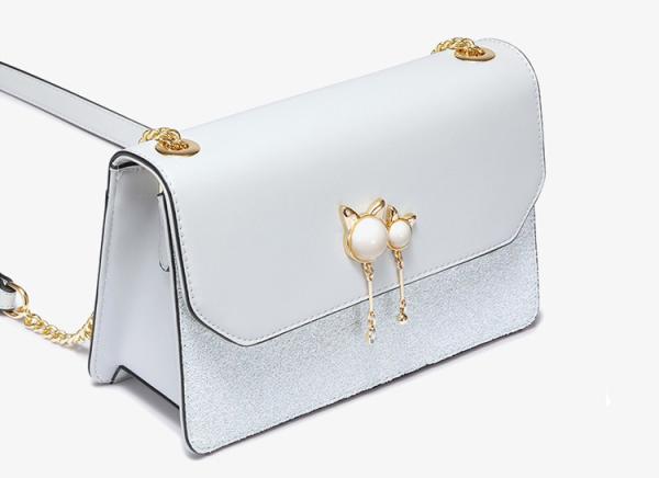 The new fashion Korean version 2019 joker bag is a one-shoulder bag with girly slung chains crossbody bags