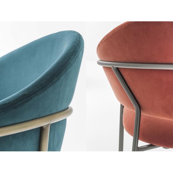 Round Big Comfy Accent Chairs , Blue Velvet Accent Chair Backrest Jazz Armchair