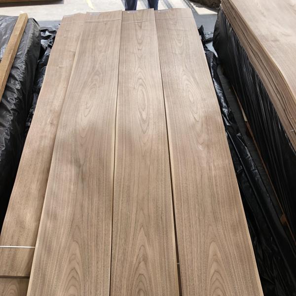 Natural veneer clear texture mountain pattern black walnut veneer for Interior decor plywood face board