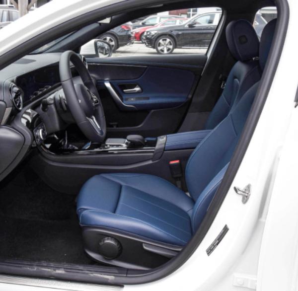Mercedes-Benz A 200 L voiture donggan de l'espace des sièges 3 de la porte 5 de la version 4 de berline de sport
