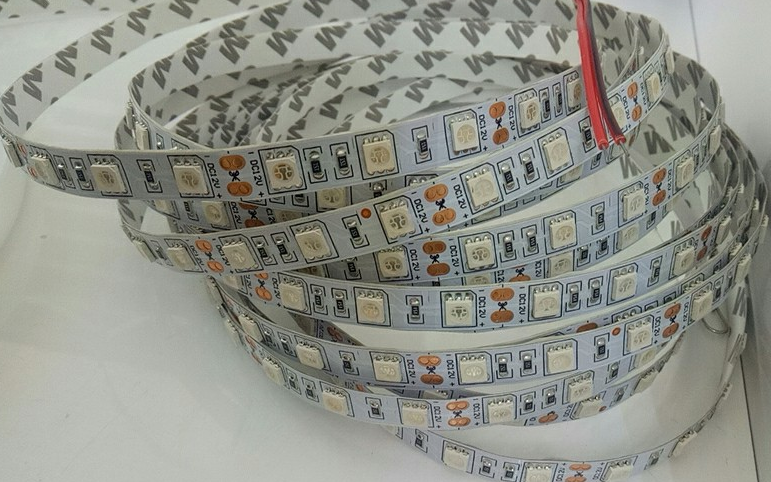 Гибкий трубопровод 6W/M Dc12v 24v SMD2835 5050 120Led/M привел света ленты