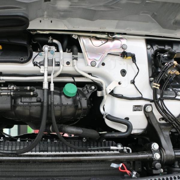 Manual Transmission Type Towing Tractor for Mercedes Benz Truck Hauling Vehicles