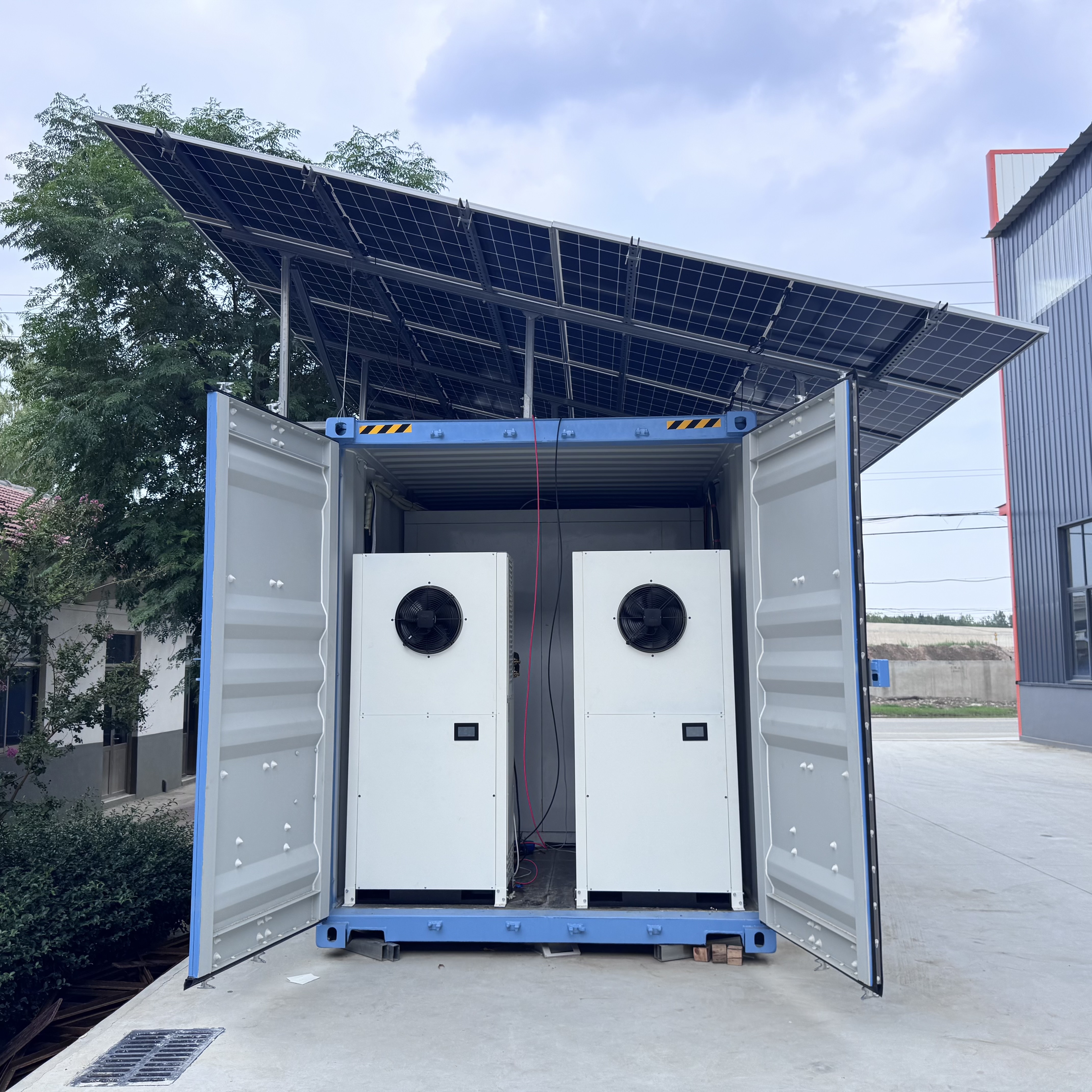Cold Room Storage designed for temporary commercial and disaster relief providing refrigeration supported by solar energy technology