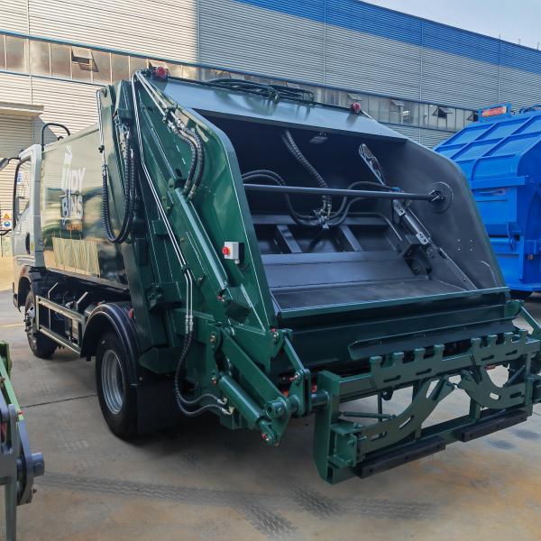 Sinotruck Howo Benne basculante droite Robuste Camion poubelle compacteur
