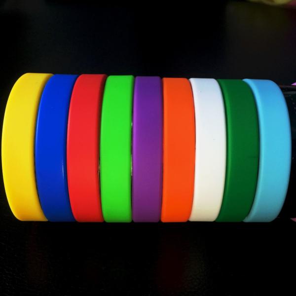 Logotipo personalizado Pulseiras de silicone impressas para promoção e publicidade Multicolor Glow Night Luminous Silicone Bands