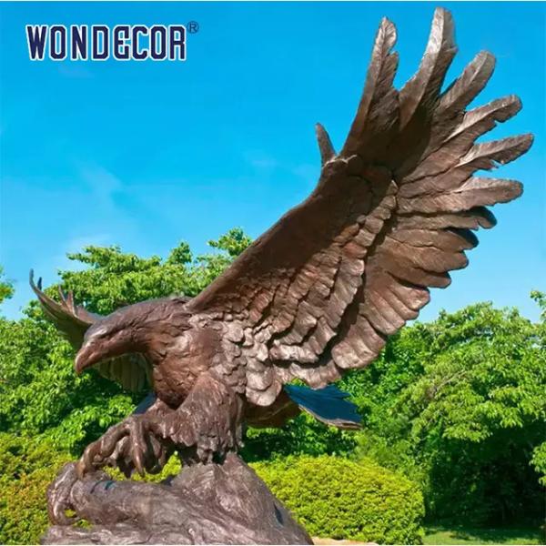 Águila alada Escultura Estatuas de bronce Escultura artística