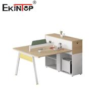 Estaciones de trabajo de los empleados de madera de estilo moderno