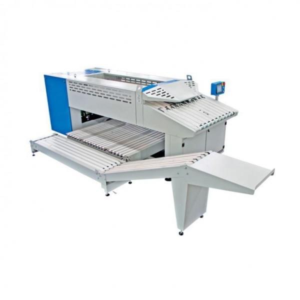 Economical Laundry Towel Folding Machine Improving Labor Productivity High Stability