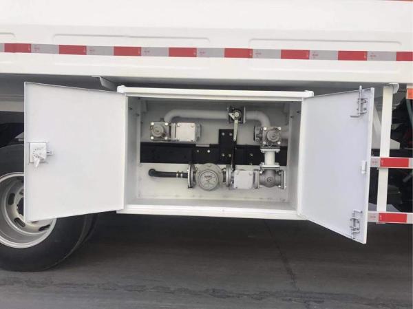 Howo 3cbm 5cbm Small Fuel Tanker Truck Petrol Tanker Lorry