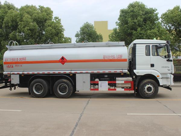 Shaanxi Auto Delong Runzhi Star Brand 6x4 19.5 Cubic Oil Truck