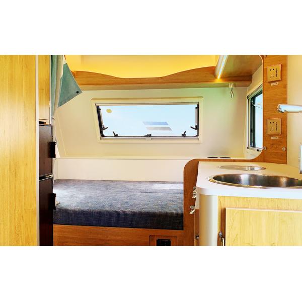 Меняет караван трейлера туриста трейлера перемещения стеклоткани размеров с особенным шасси