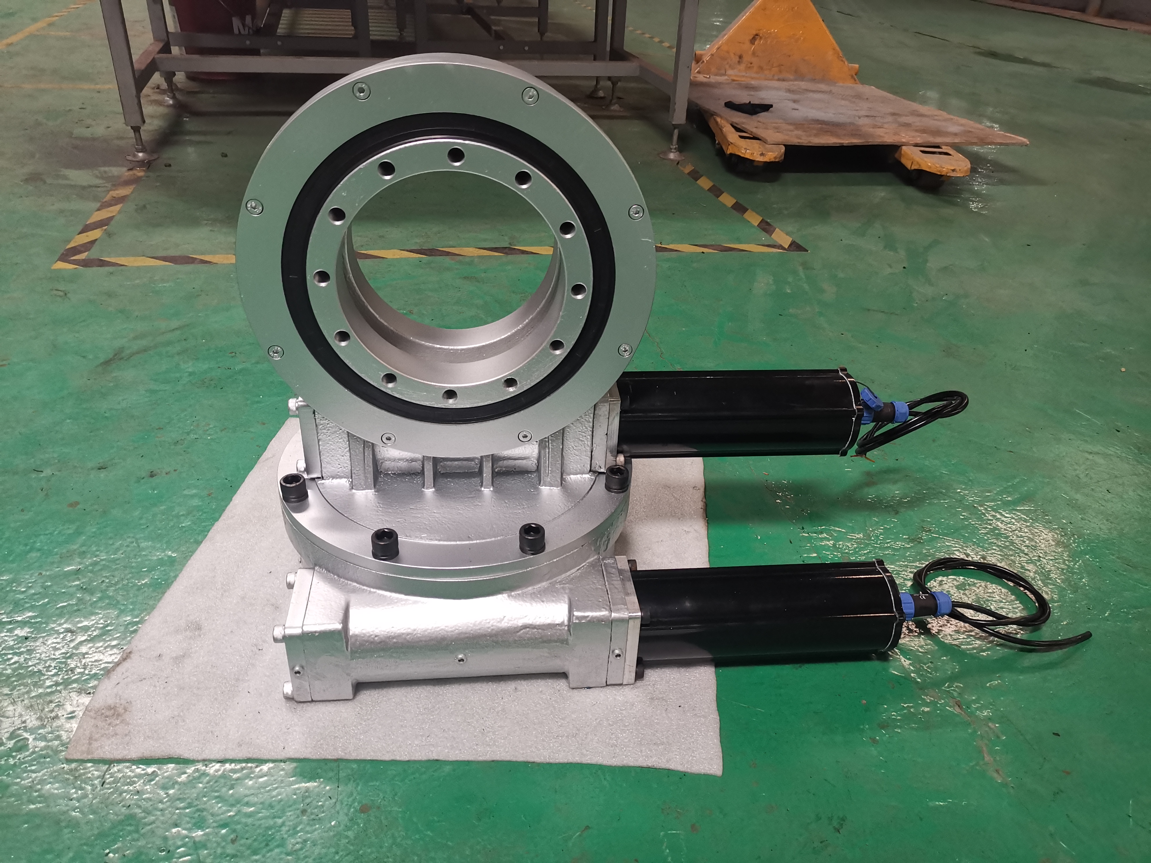 SDE7 Dual Axis IP66 12000Nm Heavy Duty High Quality and Low Price Solar Tracking System Electric Slewing Drive with DC Motor