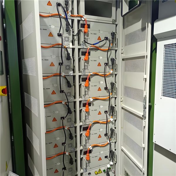 Máquina integrada de almacenamiento de energía fotovoltaica de 30 kW 60 kWh refrigerada por aire