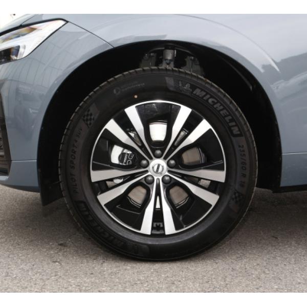 XC60 2023 B5 4WD Zhiyi sport version 2.0T 250HP L4 5 Door 5 seats SUV Car
