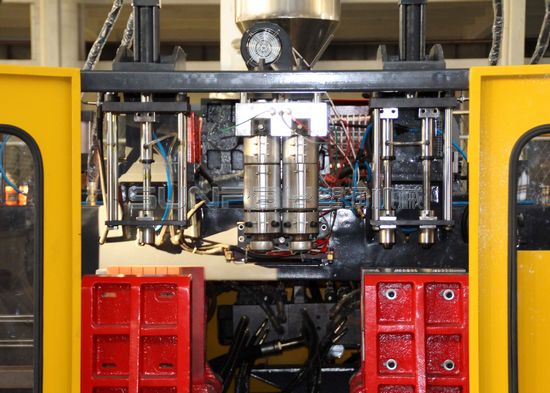 1 Liter Oil / Jerry Can Plastic Blow Molding Machine Capacity 500BPH SRB70D-2