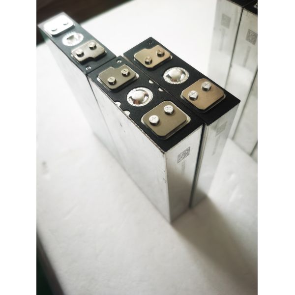 Link-W 3.2V 21AH High Energy Density Prismatic Lithium-Ion Battery Cell with