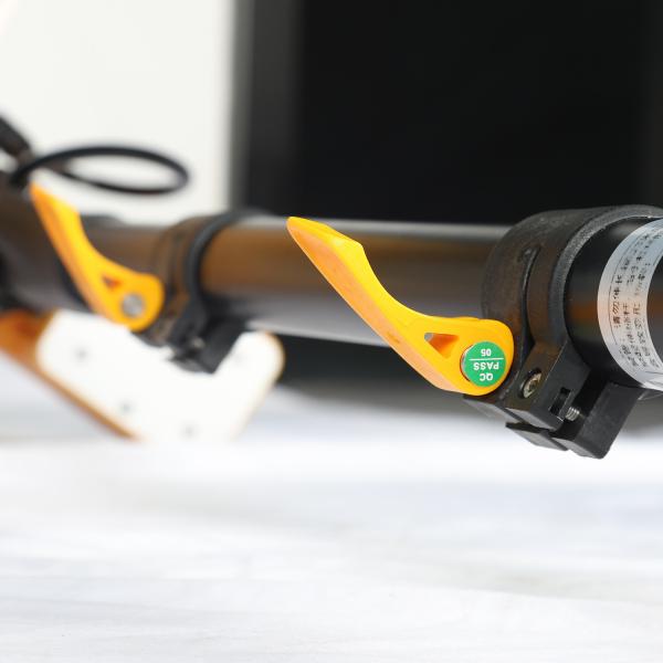 9.0 M Water Fed Handle Cleaning Brush Pump Connectable Version for Photovoltaic Farms