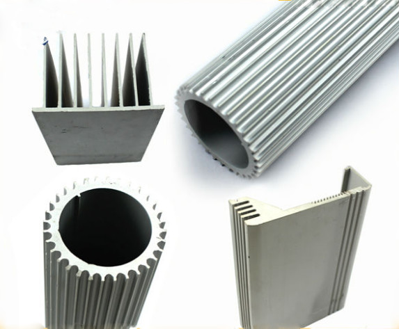 Естественные серебряные прессованные алюминиевые плиты передачи тепла с проведениями нагревают хорошо