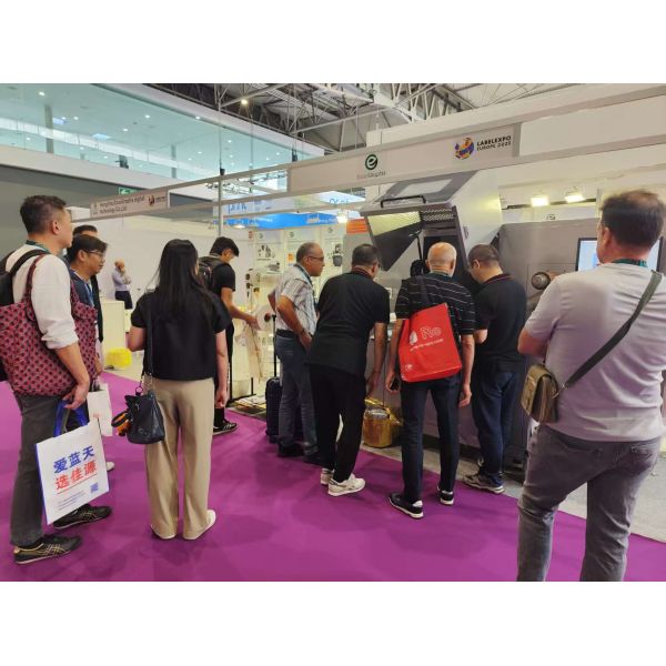 IQ330 Digital Label Printing and Finishing Machine with 1440*360 dpi Resolution, 50m per Minute Speed, and UV LED Curing