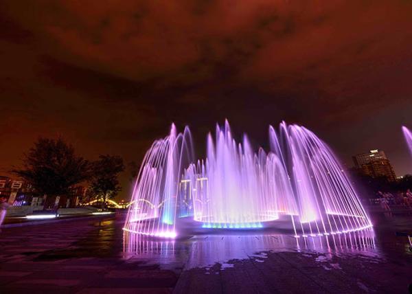 Large outdoor lake music dancing water fountain