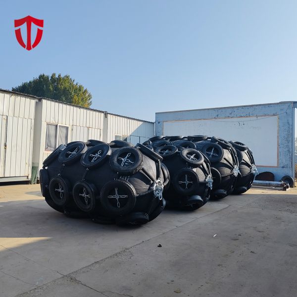 High Elasticity Properties Marine Supplies Boat Fender Pneumatic Rubber Marine Fenders