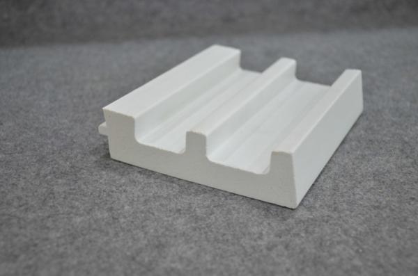 O peitoril moldando da guarnição branca plástica do PVC da porta da janela do vinil perfila Eco amigável