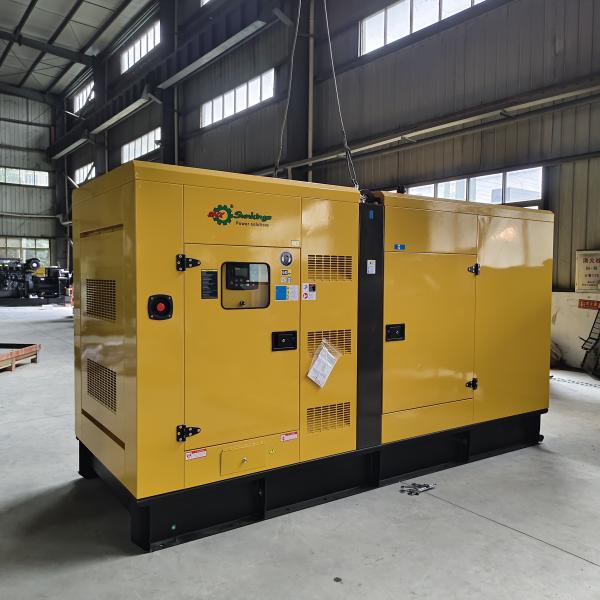 550kVA 440KW Générateurs diesel électriques silencieux entièrement automatiques de type dynamo Genset pour équipements de construction