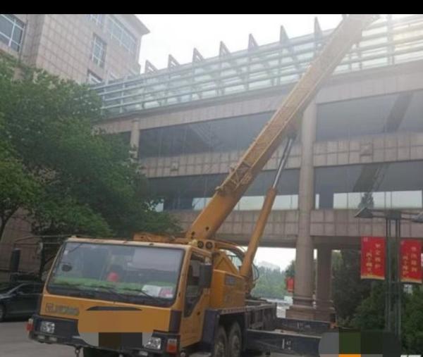 Équipement de levage de grues mobiles de 25 tonnes pour le levage de charges lourdes