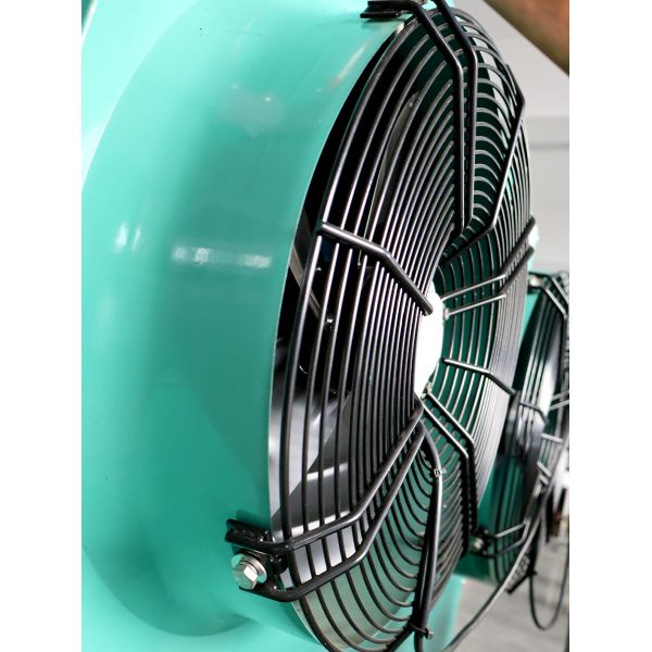 Refrigerator Compartment Uses a V-shaped Box-type Air-cooled Condenser with a Semi-hermetic Bitzer Compressor