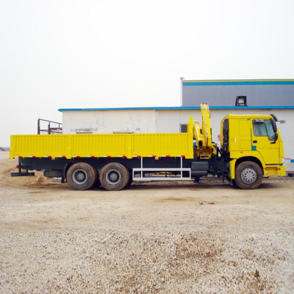 SINOTRUK Yellow Heavy Cargo Truck 336HP Euro II 20-40Tons Model ZZ1257M4641V/M