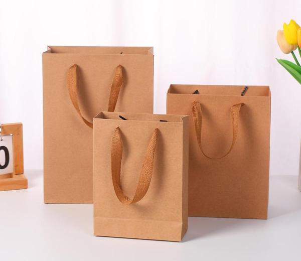 Bolsos de mano Bolsas de papel Kraft Bolsas de Navidad Embalaje Bolsas de regalo Ropa de regalo Tienda de ropa Impresión de logotipos