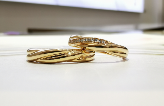 Twisted Stripe Men17.5 Women12.5 18k Gold Wedding Rings