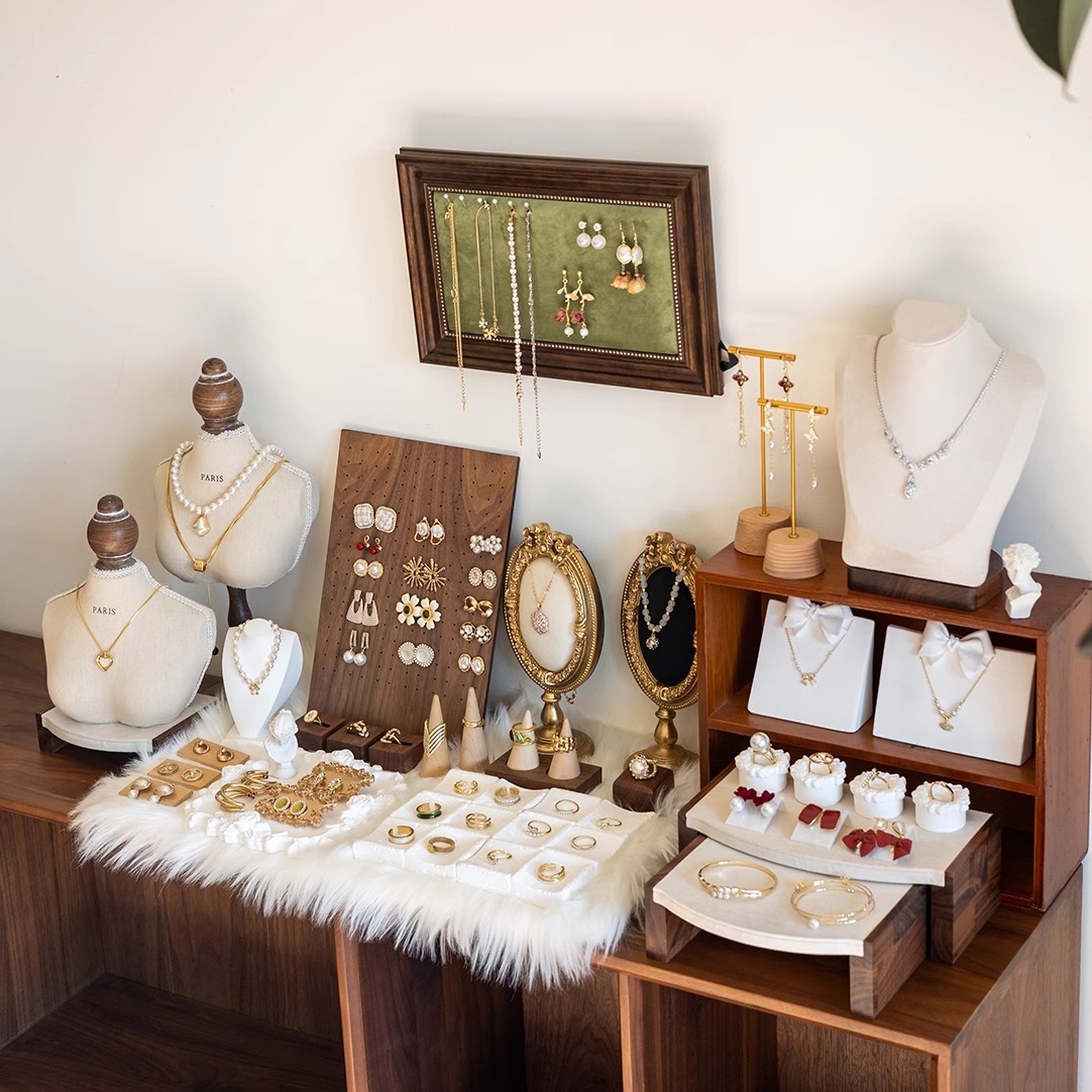 Customized Design High-Quality Jewelry Display Props for One-Stop Retail
