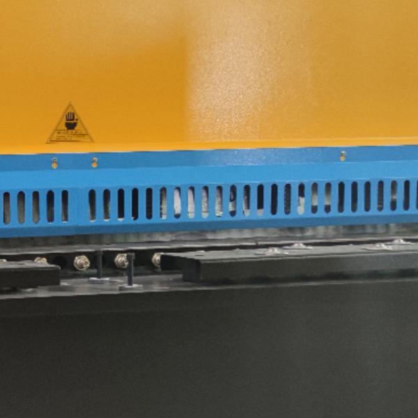 E21s Hydraulic Swing Shearing Machine , Carbon Steel Cutting Machine QC12K-8*2500mm CNC