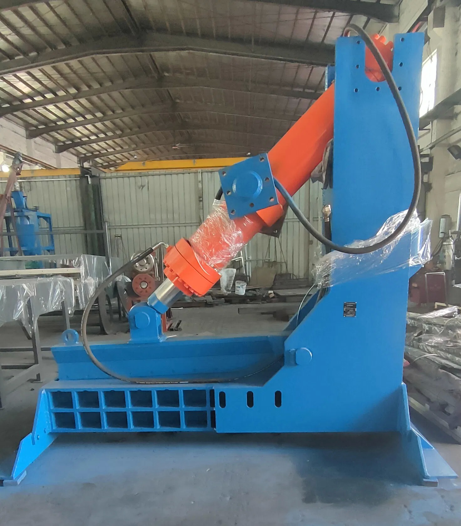 Tire cutting machine
