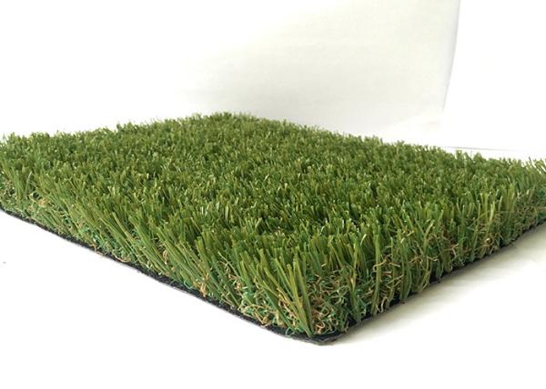 O jardim de infância atapeta ajardinar o metal pesado artificial da grama do jardim livre
