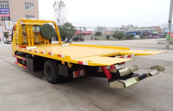 Japan 5ton Flatbed Towing Truck , Full Landing Flat Bed 4ton Wreckers Tow Trucks
