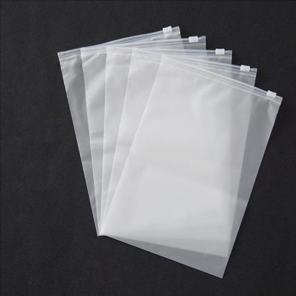 Voyage emballant les sachets en plastique faits sur commande pour le stockage de sous-vêtements de vêtements de bain de T-shirt de vêtements