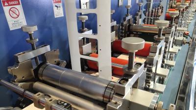 Stations de découpe en acier dans la machine de découpe