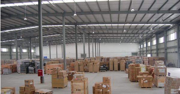 Multi Bay Steel Framed Buildings For Logistics Distribution Hub Custom Prefab Steel Structure Anti Corrosion Modular