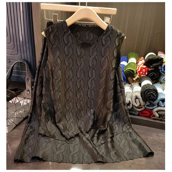 Women's Two-Piece Set High-End Design Casual Style Summer New Fashion Solid Color Pleated Suit Short Sleeveless Top Skirt