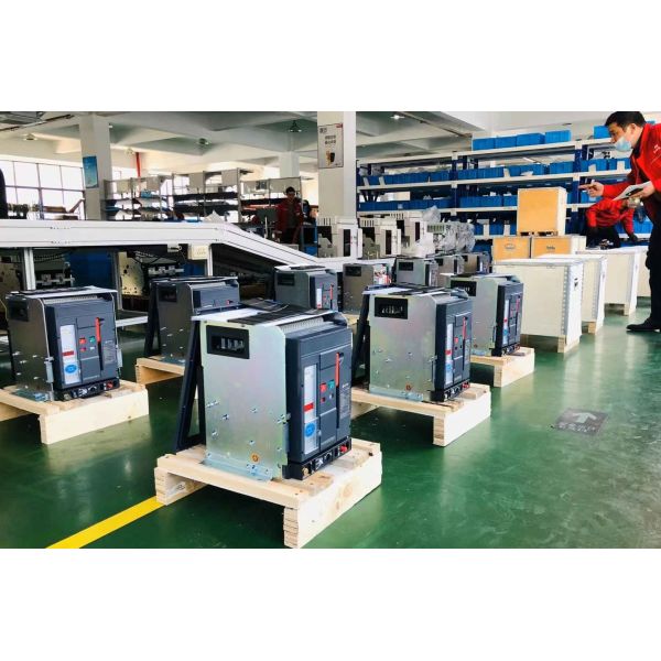 IEC MCCB Moulded Case Circuit Breakers 3 Pole 4 Pole Main Switch Circuit Breakers