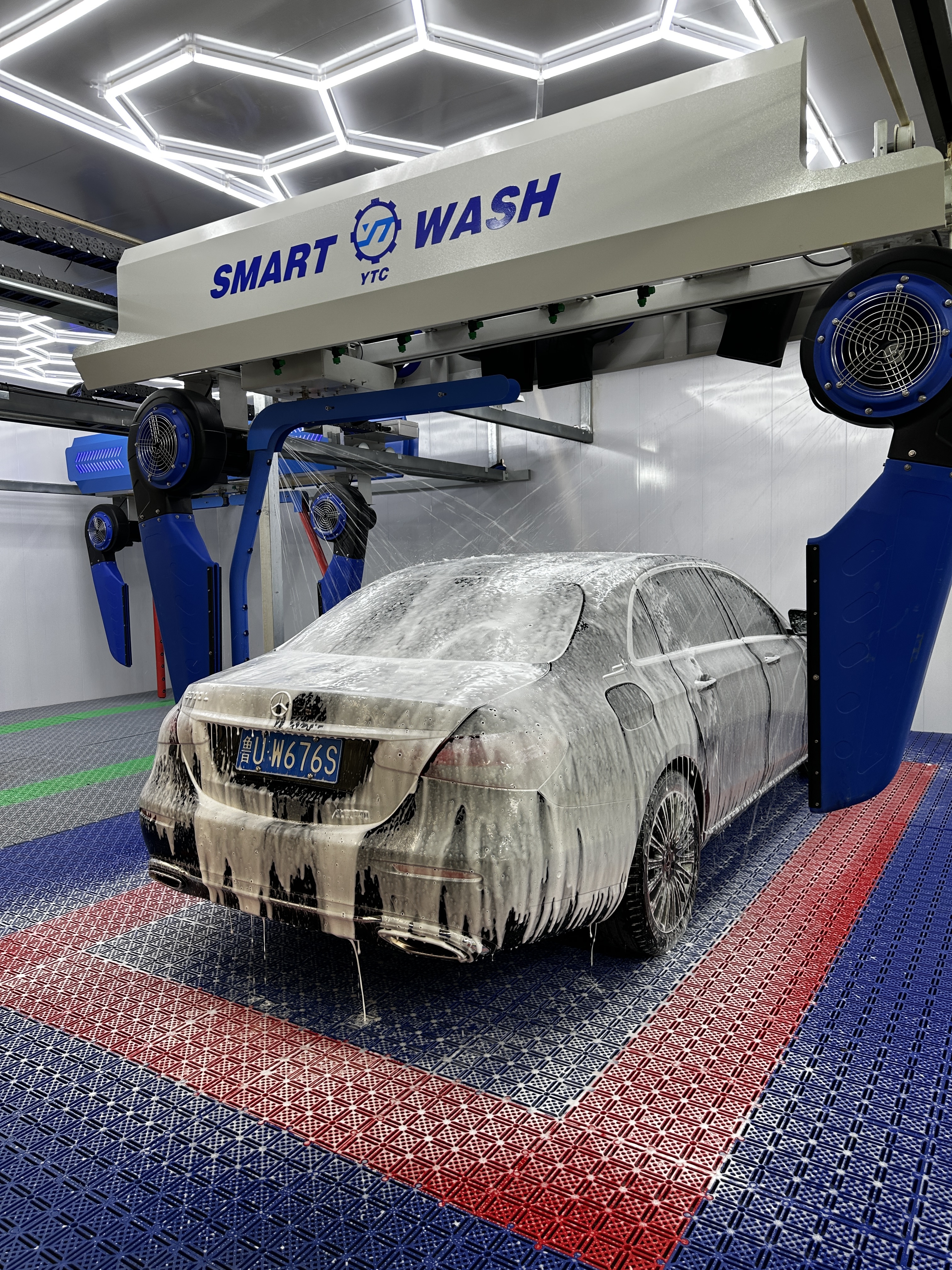 Water Recycling Touchless Car Wash Machine 85 Percent Reuse Eco Cleaning System