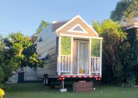 Des petites maisons fabriquées par des mobiles prêtes à être habitées par Airbnb Cabin