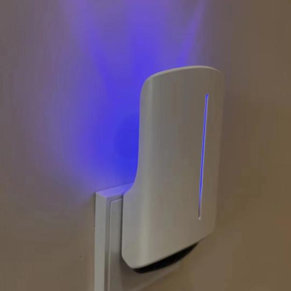 Customized Design UV 365 UV 395 Plug-In Mosquito Moths Gnats Glue Catcher Flying Insect Trap for Indoor and Outdoor Areas