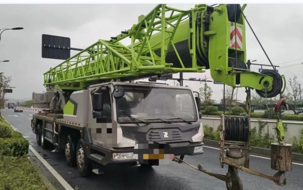 ZOOMLION Used Boom Trucks ZTC1100V7531 Powerful With 110 Tons Capacity