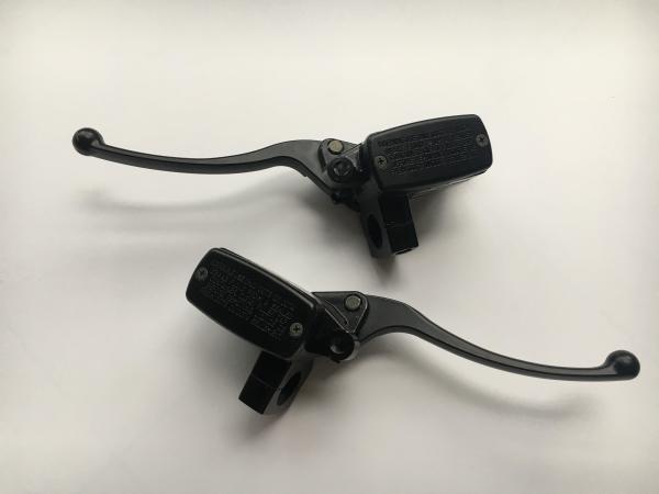 1 PAIR BLACK HARLEY DAVIDSON UNIVERSAL BRAKE MASTER CLINDER MOTORCYCLE PARTS
